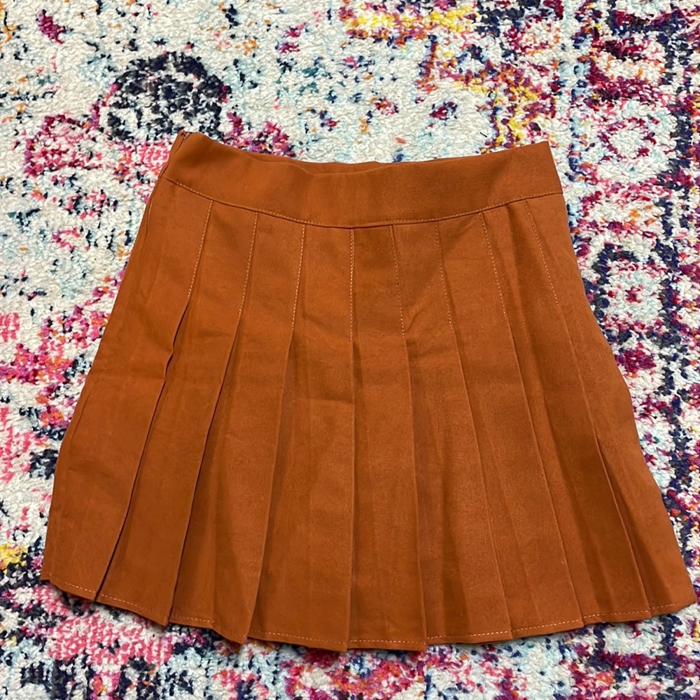 Pleated skirt
